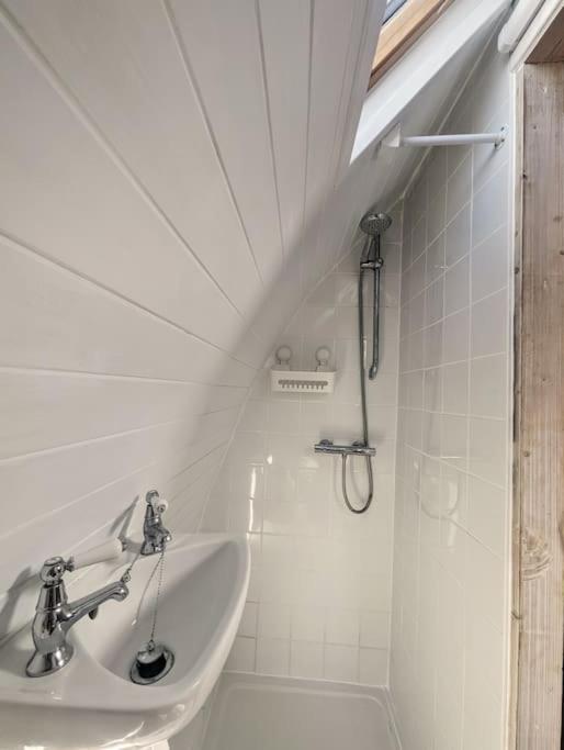 Robin Nest - Cosy Shepherd'S Hut Hideaway Callington 외부 사진
